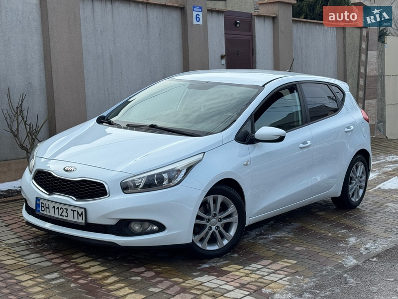Хэтчбек Kia Ceed 2012 в Одессе