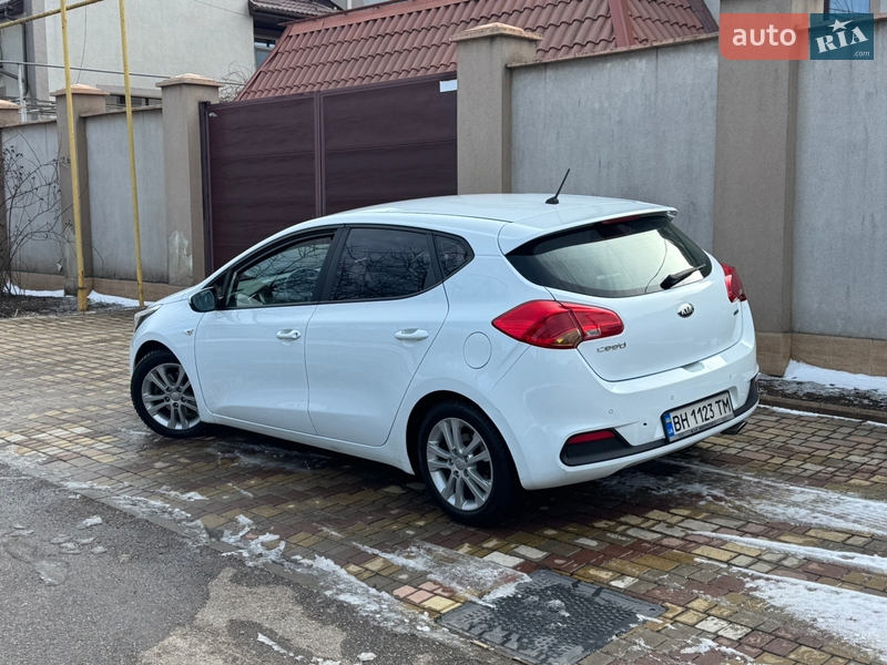 Хэтчбек Kia Ceed 2012 в Одессе