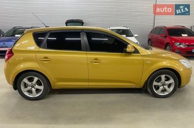 Хэтчбек Kia Ceed 2008 в Стрые