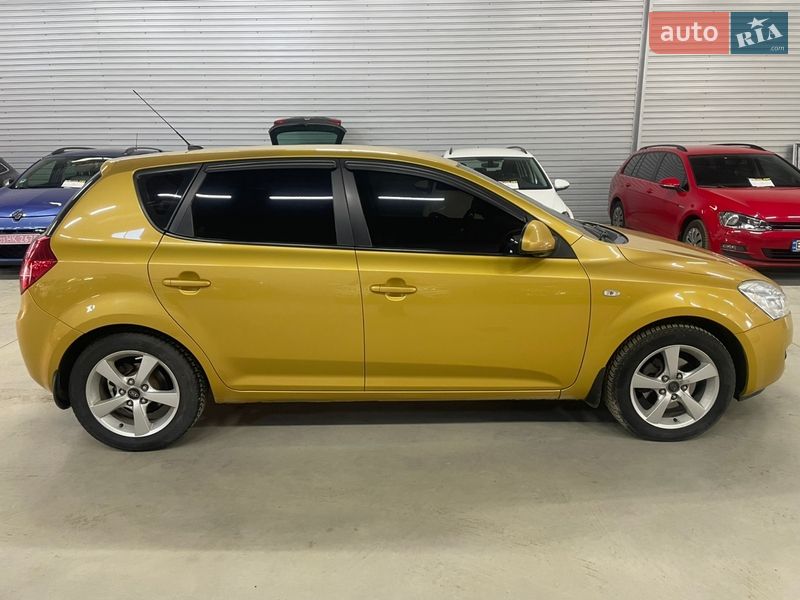 Хэтчбек Kia Ceed 2008 в Стрые