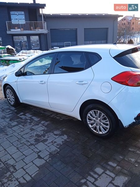 Хэтчбек Kia Ceed 2012 в Львове