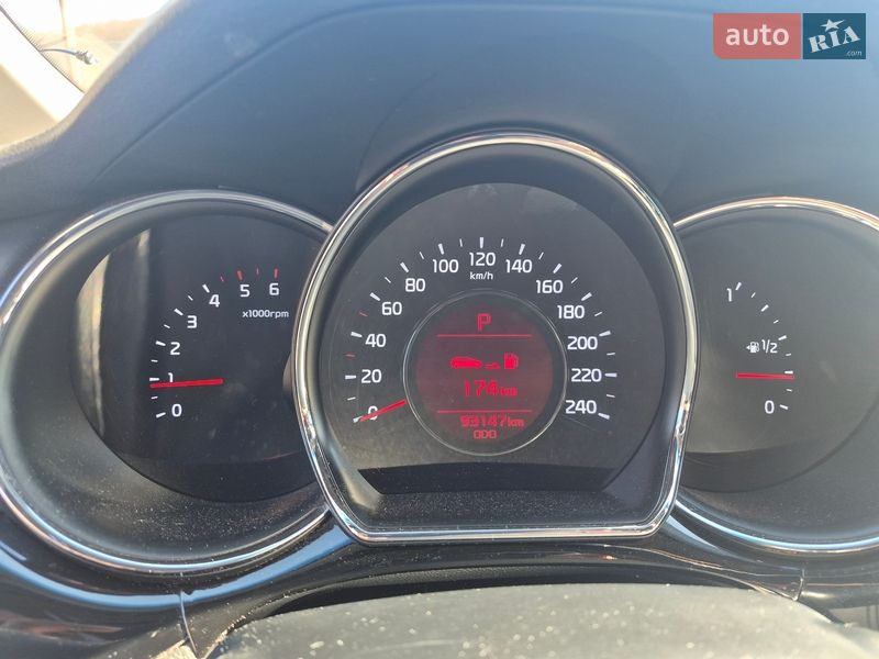 Хэтчбек Kia Ceed 2015 в Обухове