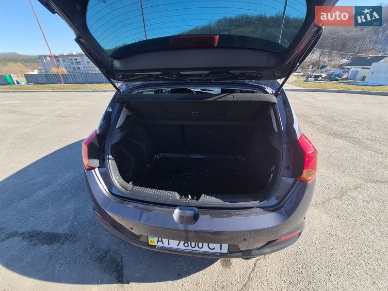 Хэтчбек Kia Ceed 2015 в Обухове