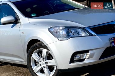 Универсал Kia Ceed 2009 в Смеле
