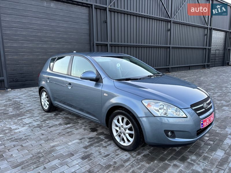 Хэтчбек Kia Ceed 2008 в Хороле