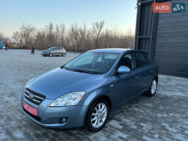 Хэтчбек Kia Ceed 2008 в Хороле