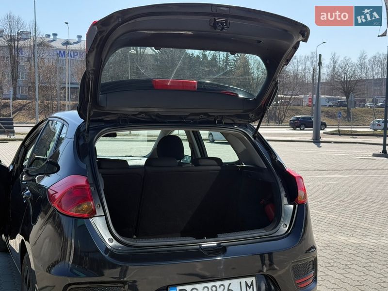 Хетчбек Kia Ceed 2013 в Львові