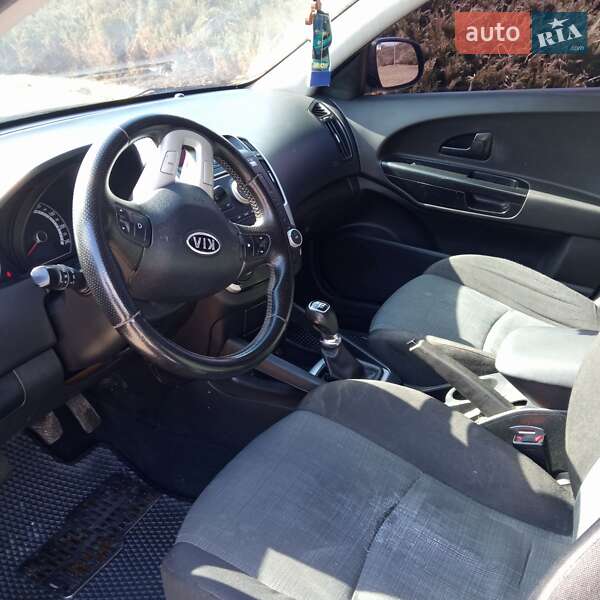 Универсал Kia Ceed 2010 в Умани