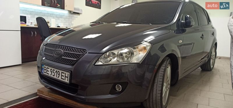 Хэтчбек Kia Ceed 2007 в Южноукраинске