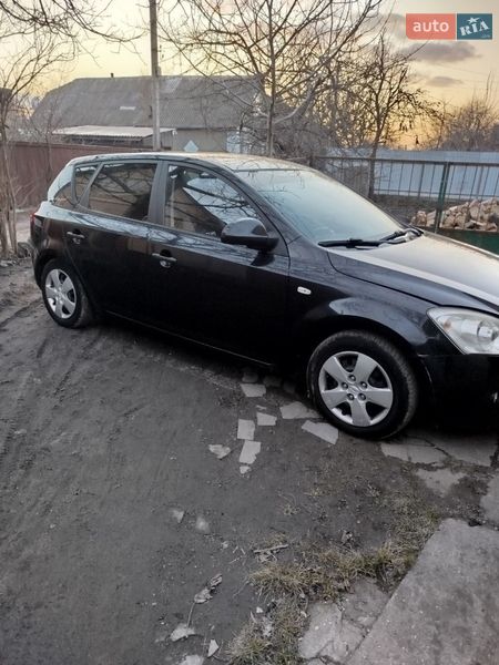 Хэтчбек Kia Ceed 2009 в Корсуне-Шевченковском