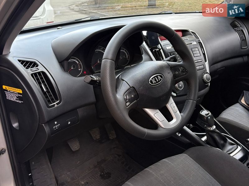 Хэтчбек Kia Ceed 2010 в Киеве