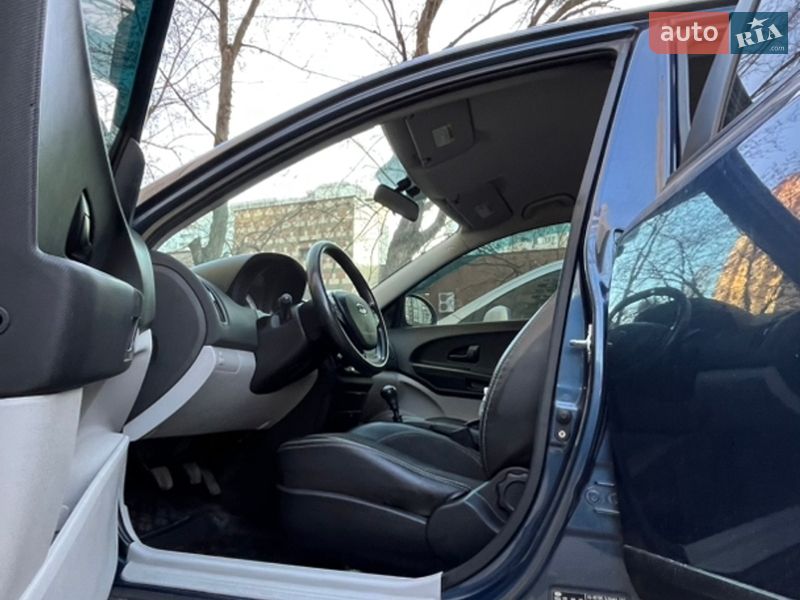 Хетчбек Kia Ceed 2008 в Києві фото 17 Хетчбек Kia Ceed 2008 в Києві