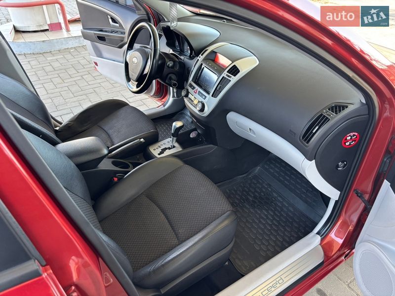 Хетчбек Kia Ceed 2008 в Гадячі