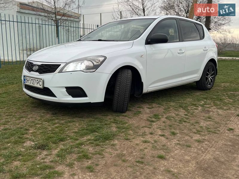 Хэтчбек Kia Ceed 2012 в Одессе фото 2 Хэтчбек Kia Ceed 2012 в Одессе