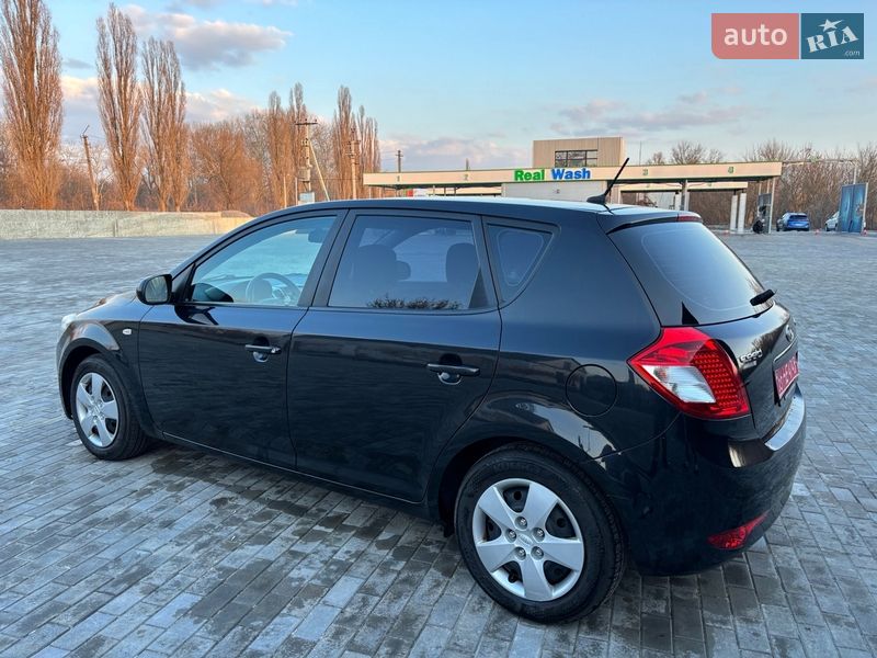 Хетчбек Kia Ceed 2011 в Хоролі