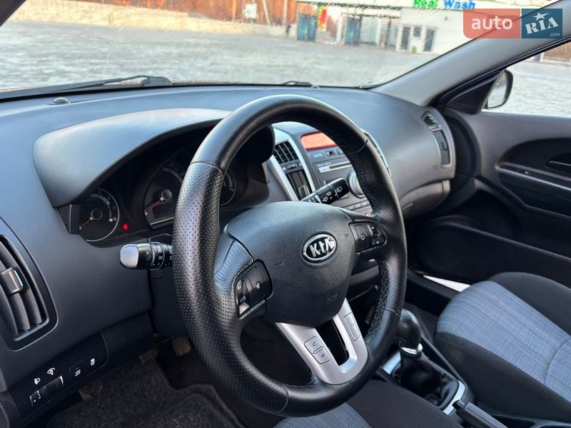 Хетчбек Kia Ceed 2011 в Хоролі
