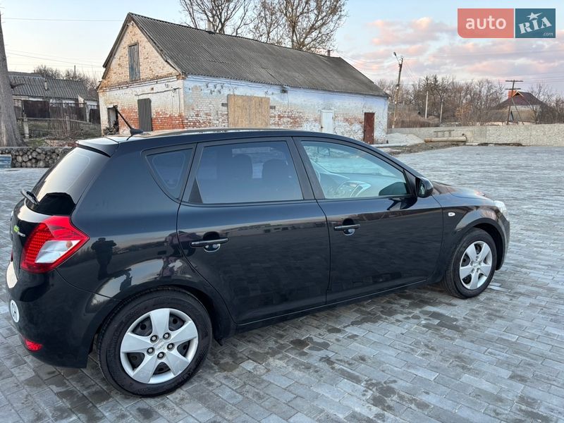 Хетчбек Kia Ceed 2011 в Хоролі