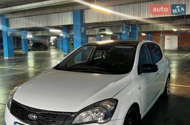 Хэтчбек Kia Ceed 2010 в Львове