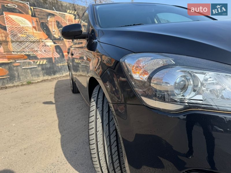 Універсал Kia Ceed 2010 в Луцьку