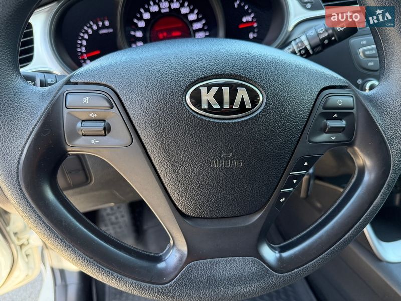 Хетчбек Kia Ceed 2016 в Києві фото 5 Хетчбек Kia Ceed 2016 в Києві