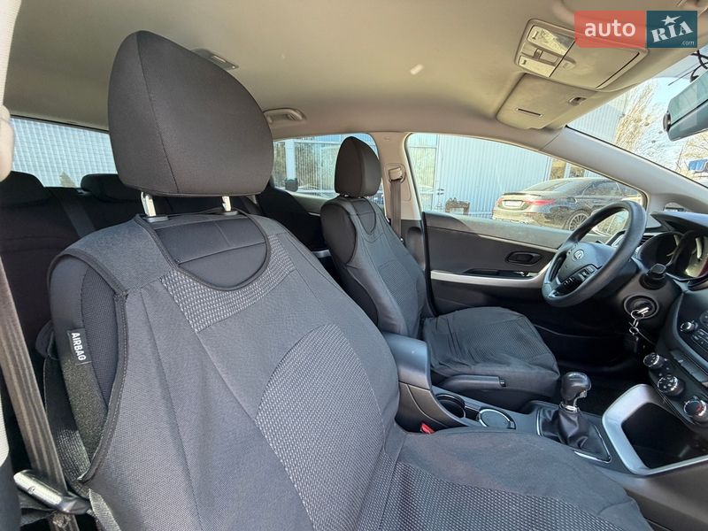 Хетчбек Kia Ceed 2016 в Києві фото 25 Хетчбек Kia Ceed 2016 в Києві