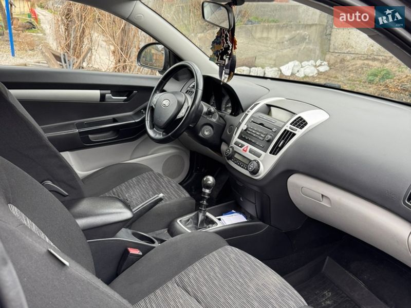 Хэтчбек Kia Ceed 2009 в Киеве