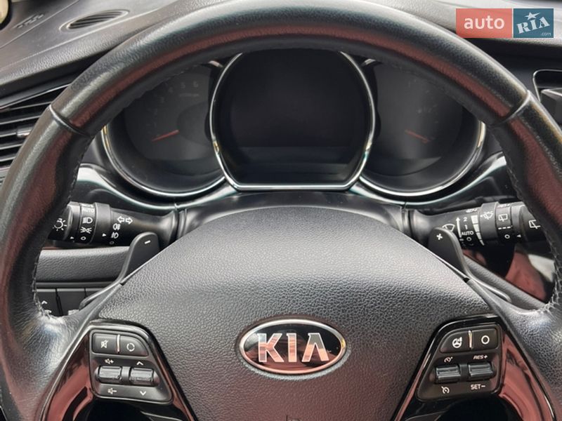 Хэтчбек Kia Ceed 2013 в Олевске
