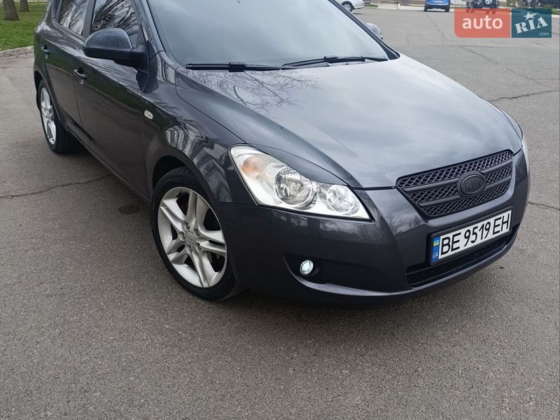 Хэтчбек Kia Ceed 2007 в Южноукраинске