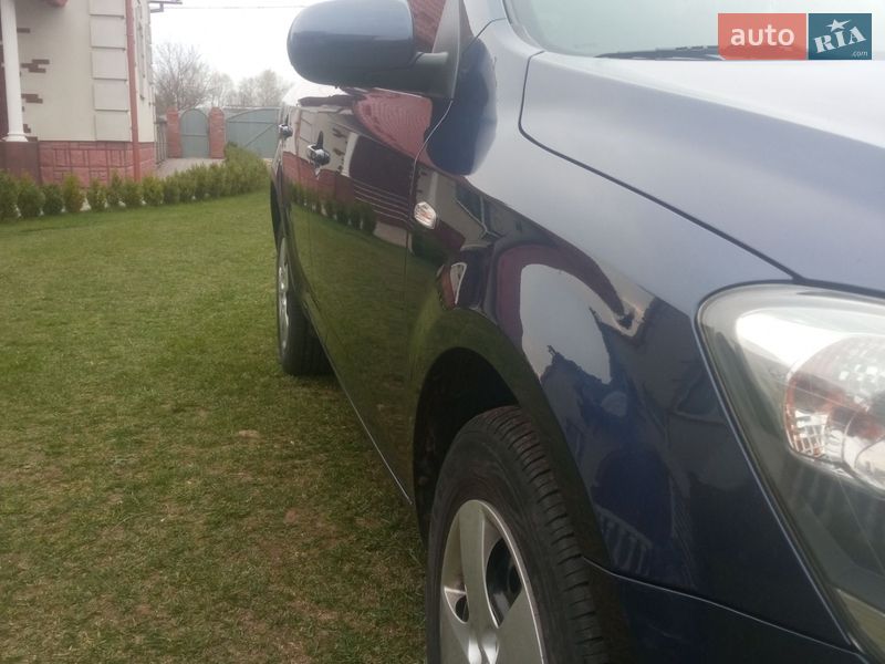 Универсал Kia Ceed 2009 в Мостиске