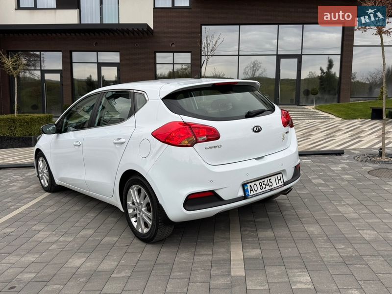 Хэтчбек Kia Ceed 2013 в Ужгороде