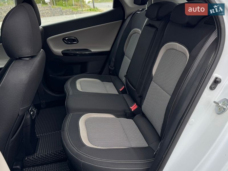 Хэтчбек Kia Ceed 2013 в Ужгороде