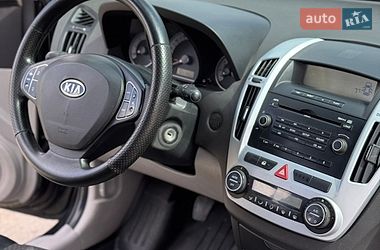 Хэтчбек Kia Ceed 2007 в Звягеле