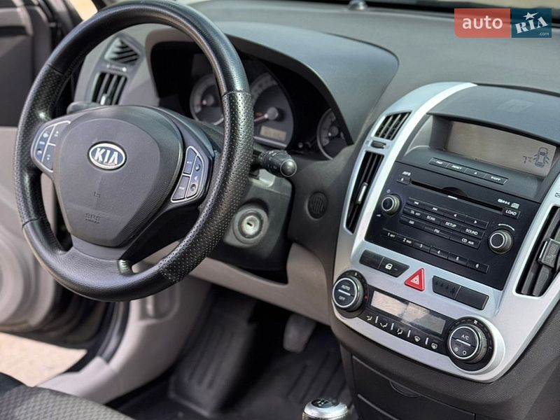 Хэтчбек Kia Ceed 2007 в Звягеле