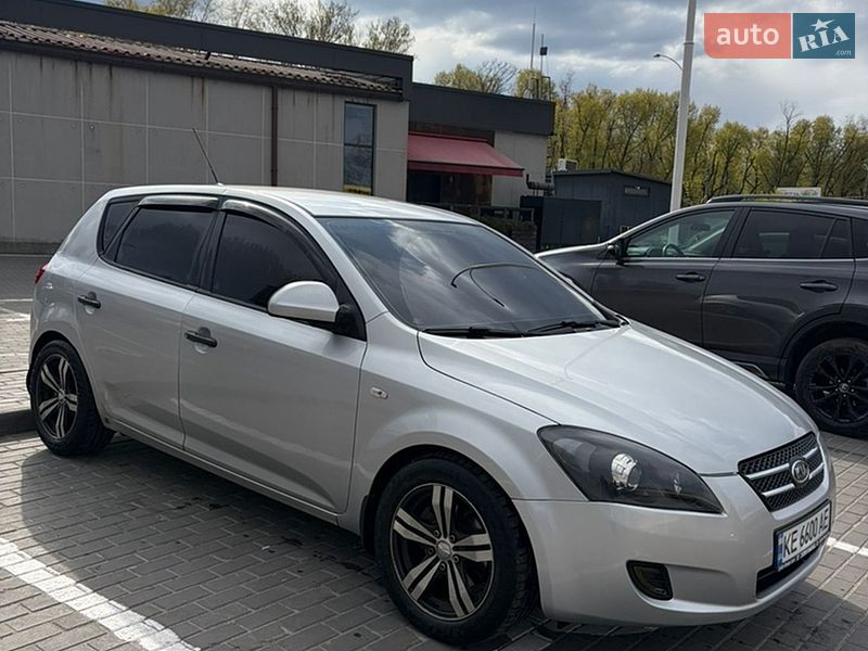 Хетчбек Kia Ceed 2008 в Дніпрі