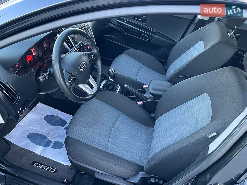 Универсал Kia Ceed 2012 в Городке