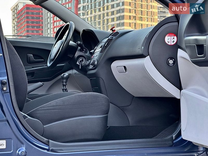 Хэтчбек Kia Ceed 2009 в Киеве
