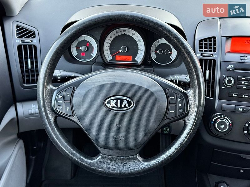 Хэтчбек Kia Ceed 2009 в Киеве