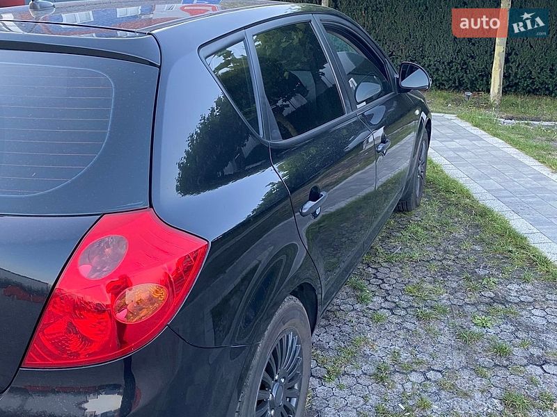 Хэтчбек Kia Ceed 2008 в Львове