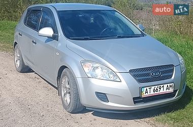 Хэтчбек Kia Ceed 2008 в Бурштыне