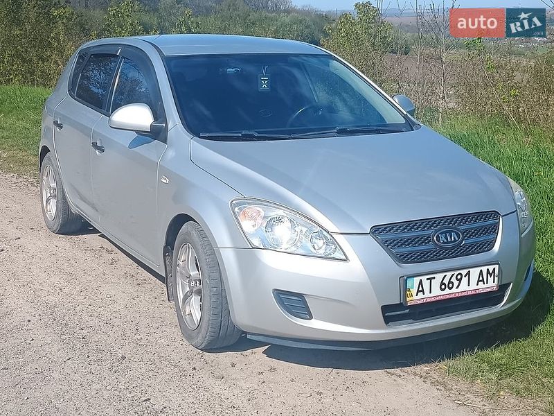 Хэтчбек Kia Ceed 2008 в Бурштыне