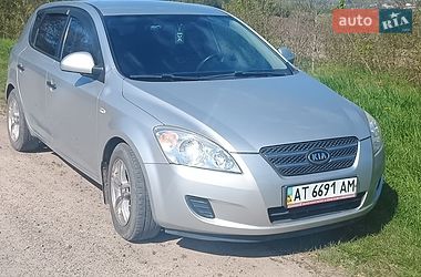 Хэтчбек Kia Ceed 2008 в Бурштыне