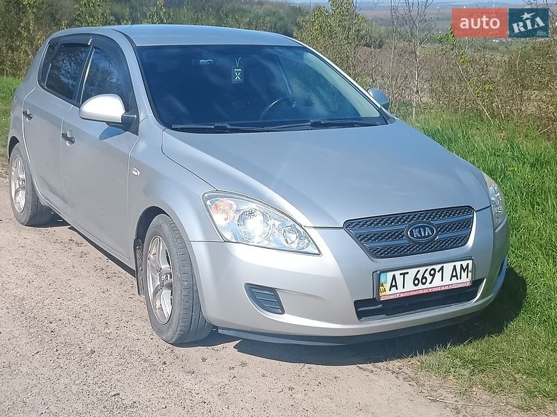 Хэтчбек Kia Ceed 2008 в Бурштыне