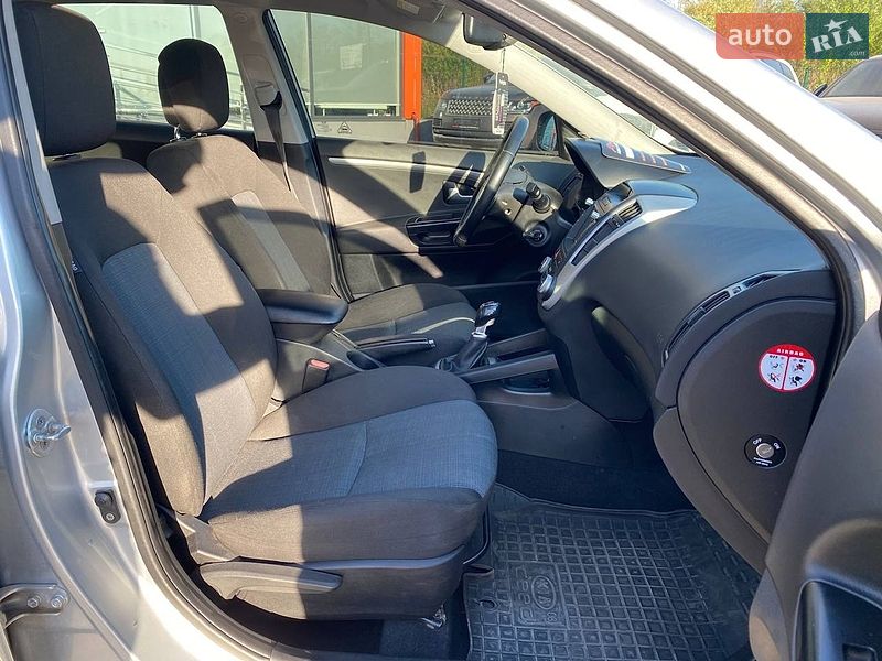 Универсал Kia Ceed 2010 в Львове