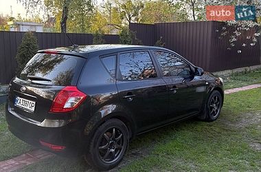 Хетчбек Kia Ceed 2010 в Києві