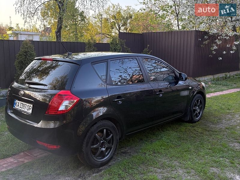 Хетчбек Kia Ceed 2010 в Києві