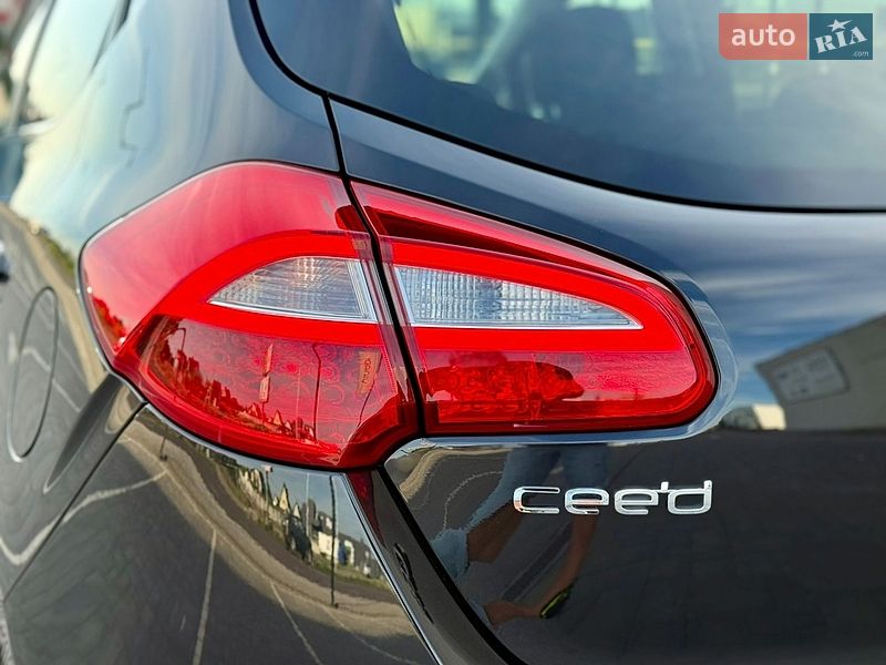 Хэтчбек Kia Ceed 2015 в Луцке