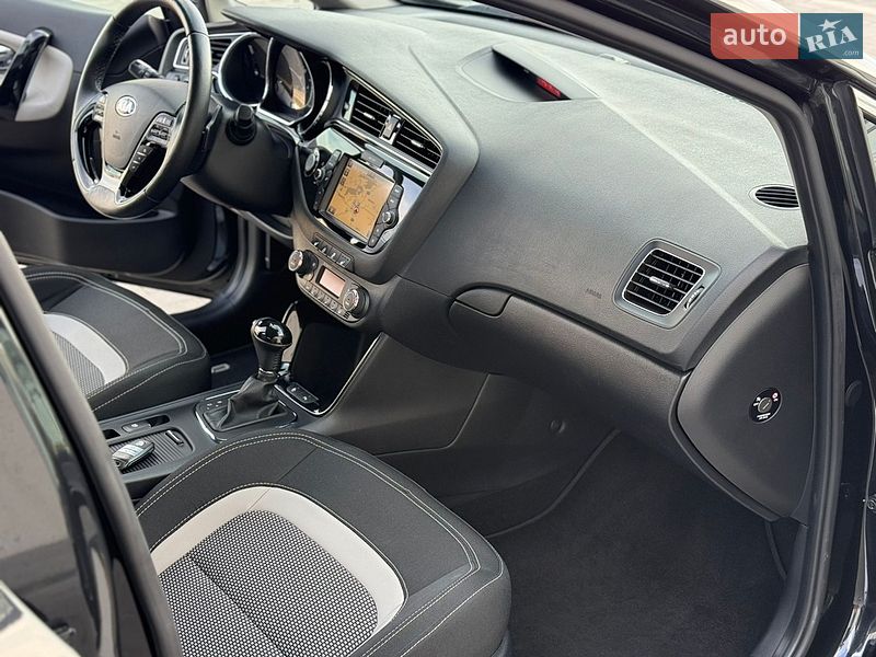 Хэтчбек Kia Ceed 2015 в Луцке