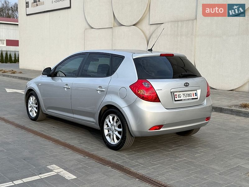 Хэтчбек Kia Ceed 2007 в Луцке