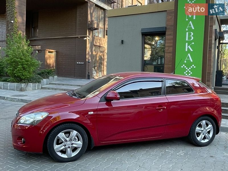 Хэтчбек Kia Ceed 2008 в Одессе