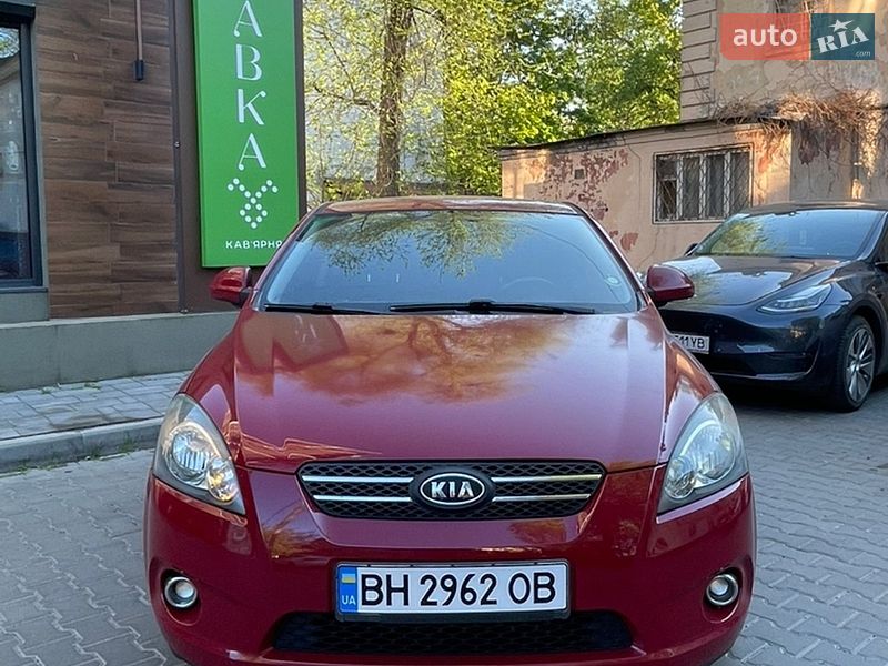 Хэтчбек Kia Ceed 2008 в Одессе